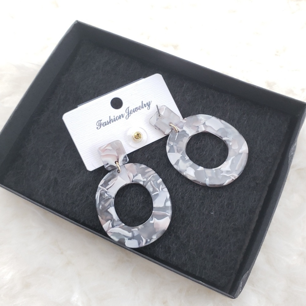 Acrylic Circle Drop Dangle Earrings - Picture 3 of 3